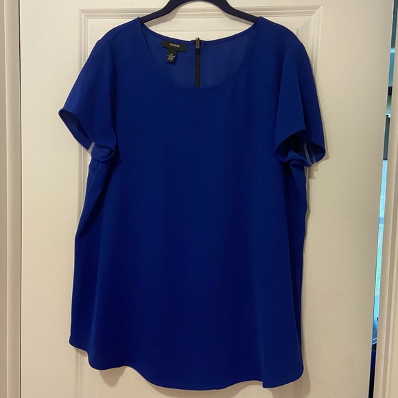 Alfani Tops - NWOT - Beautiful Blue Alfani Top 💙